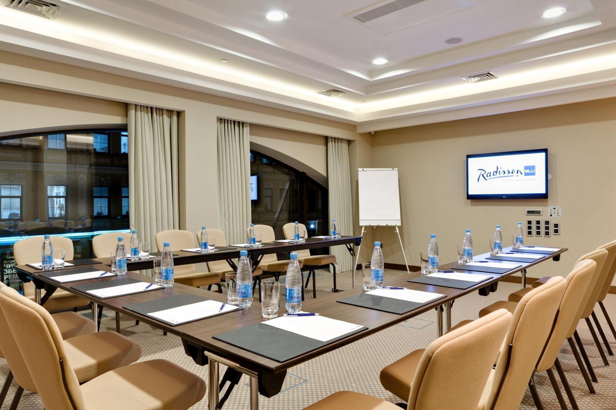 Radisson Blu Hotel, Podil Centre Hotel 4*