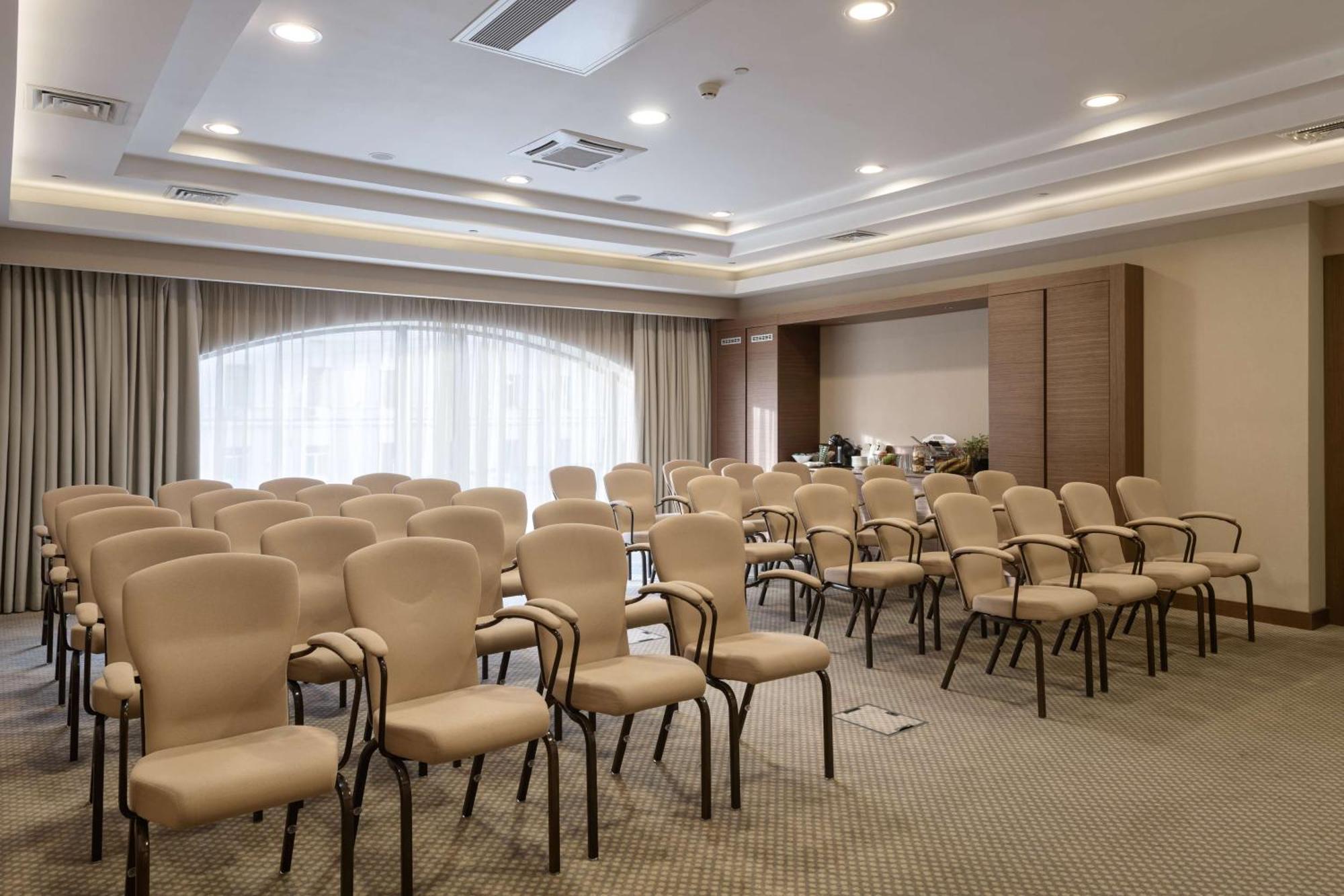 Radisson Blu Hotel, Podil Centre 4*