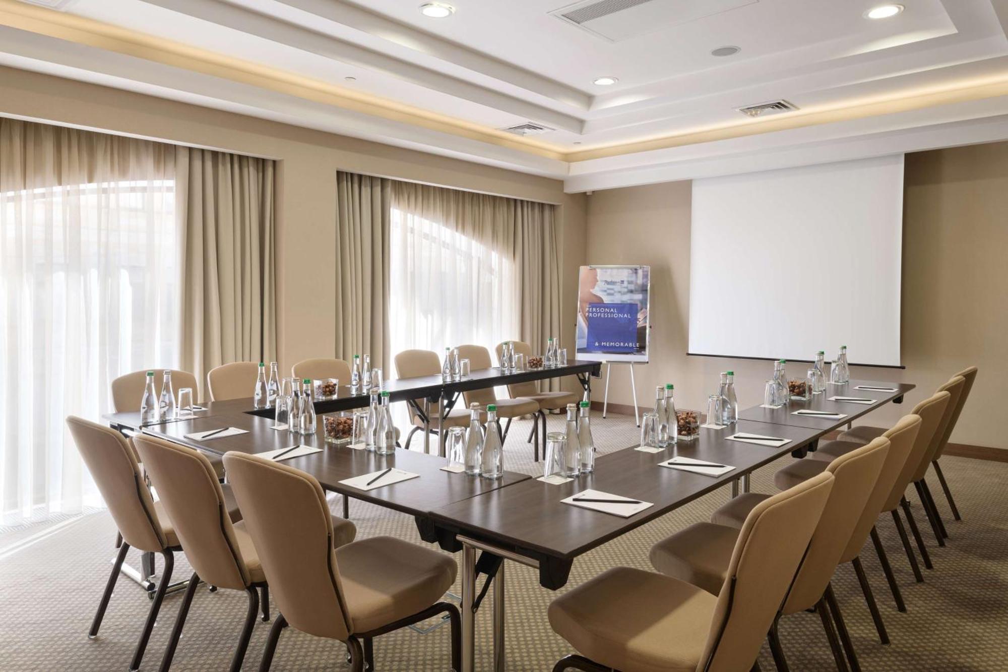 Radisson Blu Hotel, Podil Centre 4*