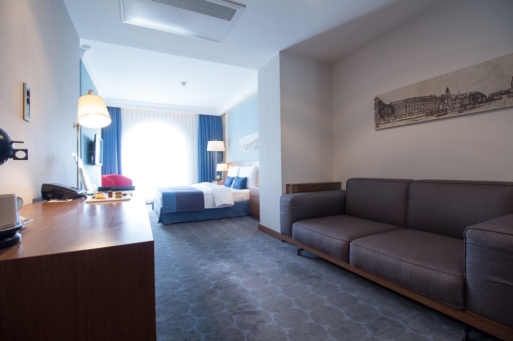 Radisson Blu Hotel, Podil Centre Hotel 4*